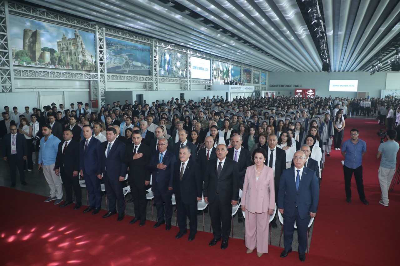 AzMİU-nun yaradılmasının 50-ci ilində təntənəli Məzun Günü - FOTOLAR